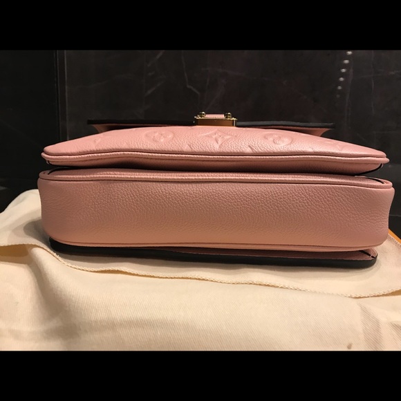 ❌Sold❌ BNIB LV Pochette Metis in Rose Poudre RARE - Picture 8 of 8